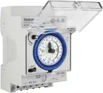 Theben SYN 161d analoge Zeitschaltuhr – mechanische 1-Kanal Schaltuhr mit Tagesprogramm, netzsynchron, DIN-/Hutschiene, Hand-Schalter, 15-Minuten-Timer mit Anzeige der Uhrzeit