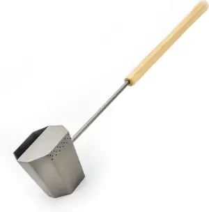 HOLT Saunakelle, 61 cm, aus Edelstahl mit Holzgriff für sanften Dampfausstoß